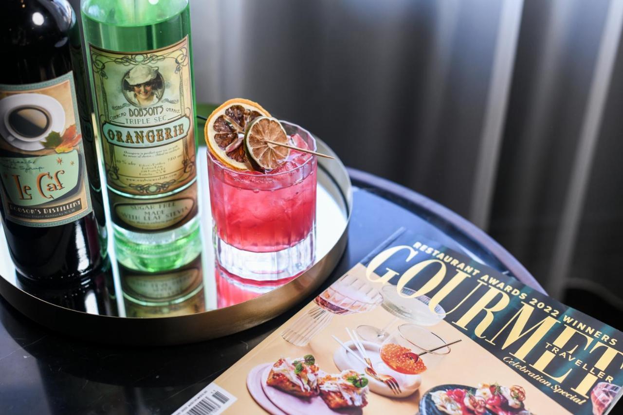 파워하우스 호텔 탬워스 바이 리지스 외부 사진 A cocktail with a bottle of Orangette