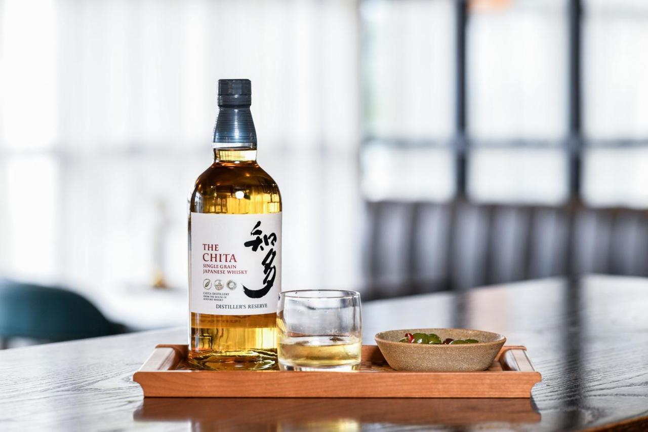 파워하우스 호텔 탬워스 바이 리지스 외부 사진 A bottle of Ichiro's Malt Chicha