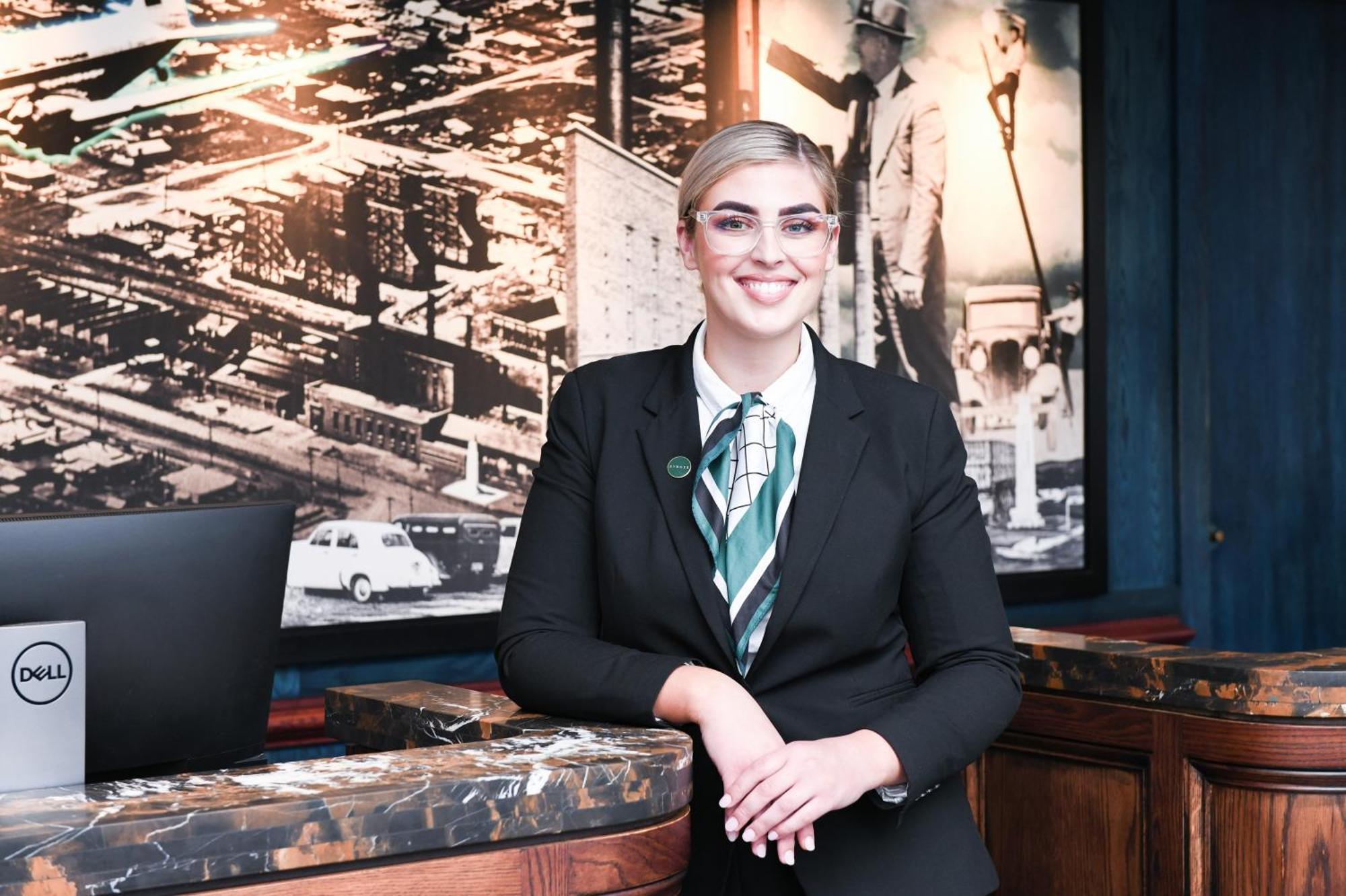 파워하우스 호텔 탬워스 바이 리지스 외부 사진 A concierge at the Mandarin Oriental, Munich